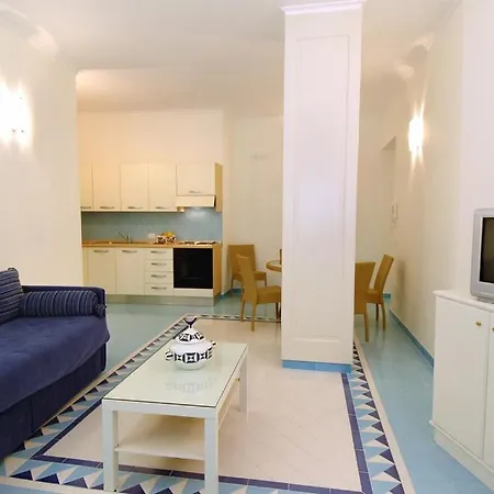 Aurora Ξενοδοχείο με διαμερίσματα 4*